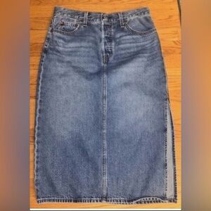 NWOT Levi’s 90’s style midi slit skirt